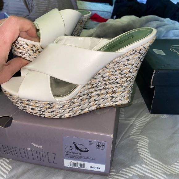 2 pairs women’s heels (Jennifer Lopez) & (INC) - Picture 4 of 7